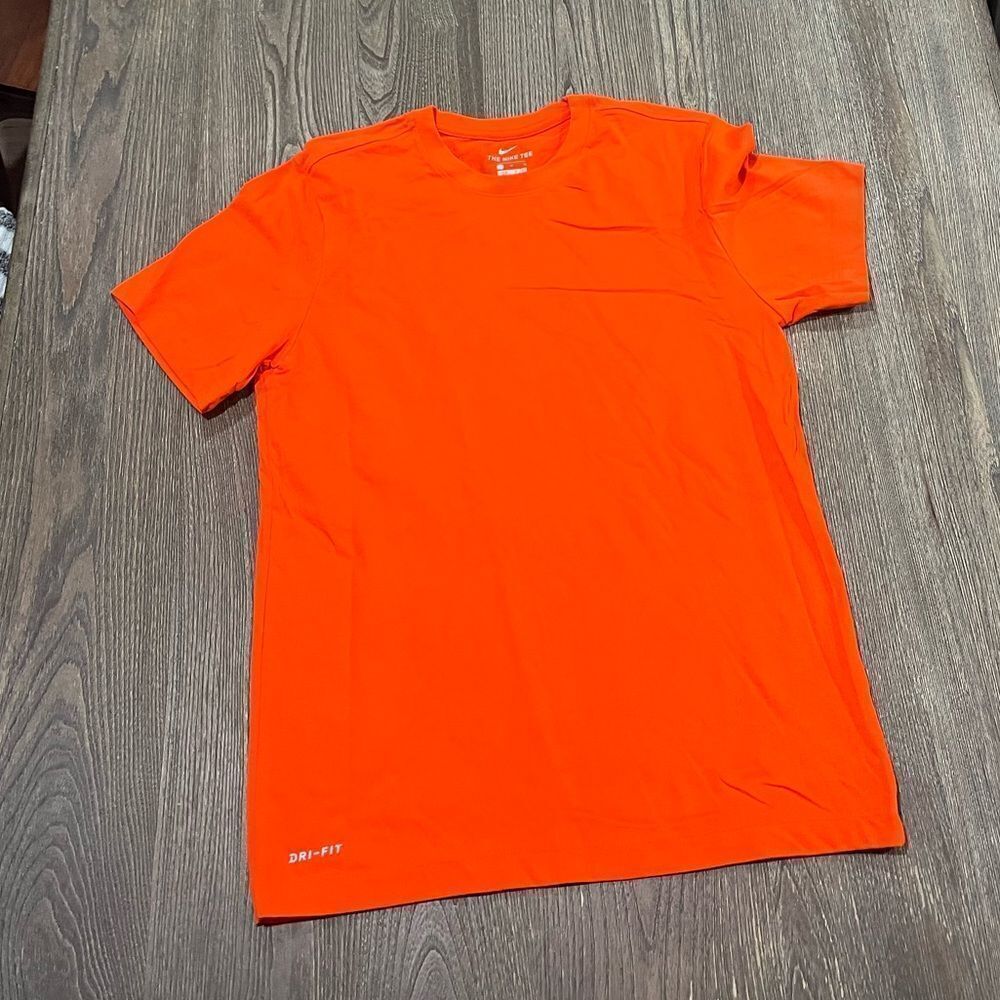 NWOT Nike Dri-Fit Basic Tee Short Sleeve Crew Neck Pullover Cotton Orange Medium